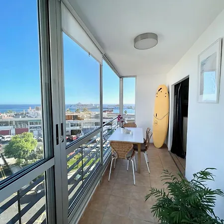 Beachfront With Ocean Views شقة *