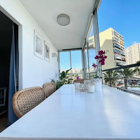 Beachfront With Ocean Views Apartment *