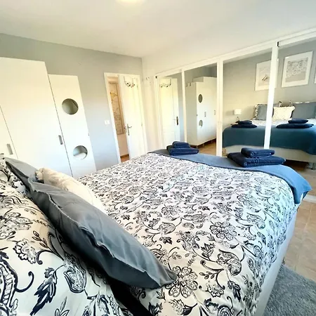 Apartment Beachfront With Ocean Views *