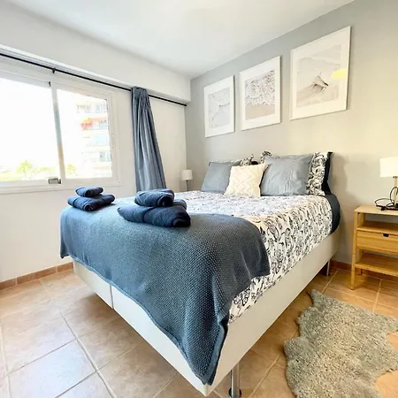 Beachfront With Ocean Views Apartment *