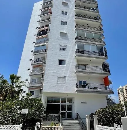 Beachfront With Ocean Views Apartment *