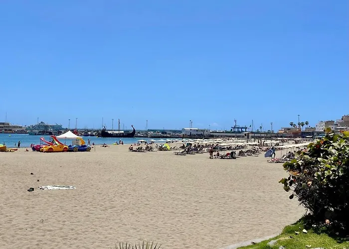 Beachfront With Ocean Views شقة *