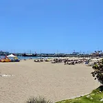 Beachfront With Ocean Views Apartament *