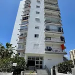 Beachfront With Ocean Views Apartament *