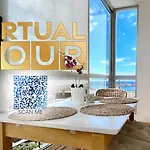 Beachfront With Ocean Views Apartament *
