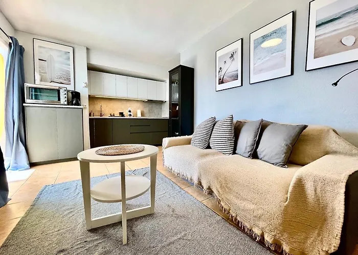 Апартаменты Beachfront With Ocean Views